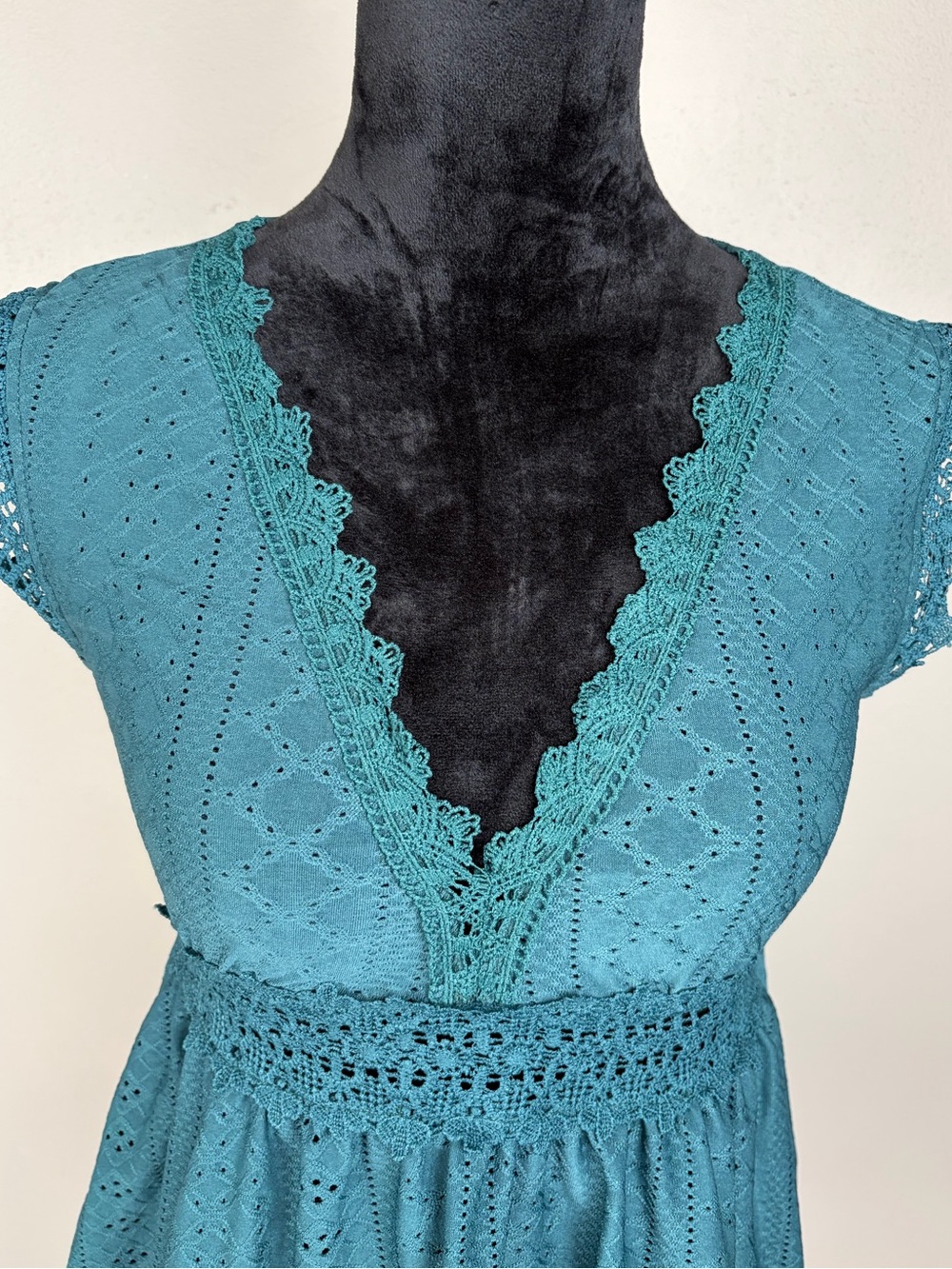 SHEIN Teal Green Eyelet Lace Babydoll Peplum Top Flutter Cap Sleeve V-Neck S EUC - Picture 3 of 14